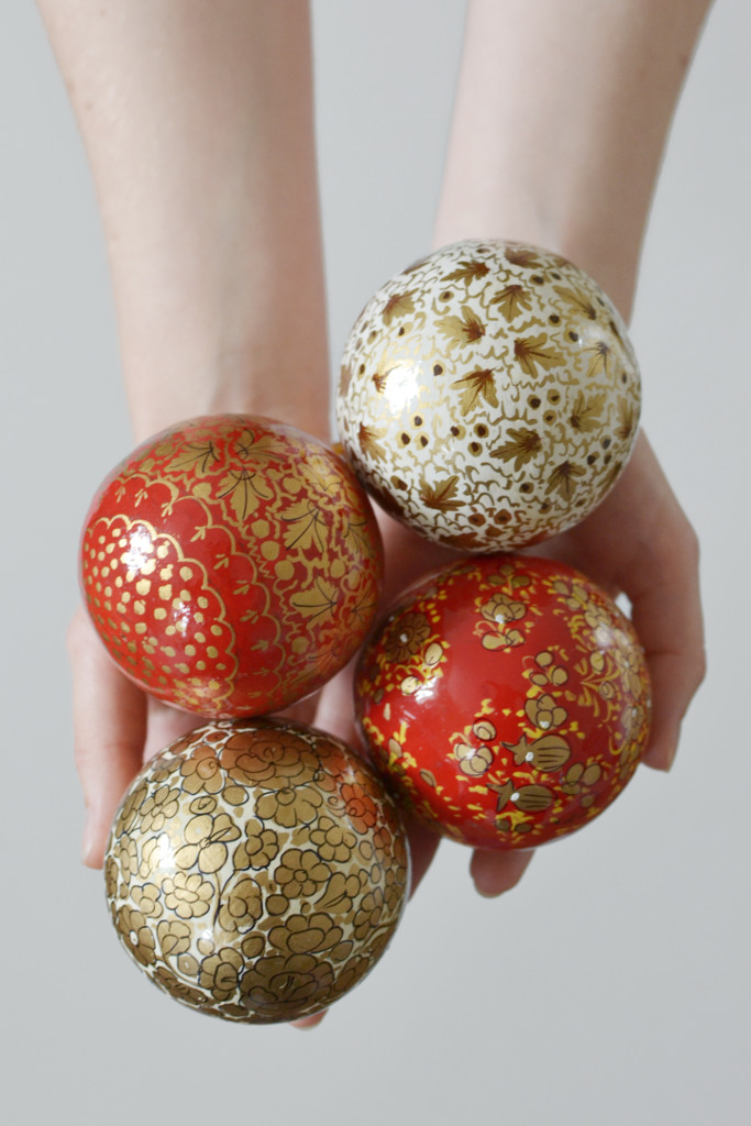 DecoratorsNotes's tweet image. Hand-painted papier mâché is an ancient art in the hilltop villages of Kashmir, where these baubles are made. Each set contains 4 Xmas baubles in different designs, individually painted with incredible detail. Papier mâché is light and won’t break, giving you years of enjoyment!