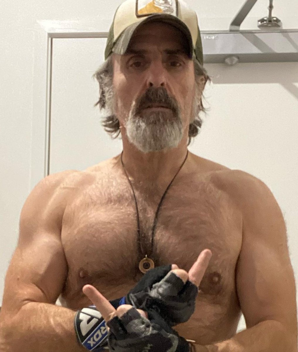 archiveoneill's tweet photo. [con o'neill, workout bro] https://t.co/aMUZunpPqG