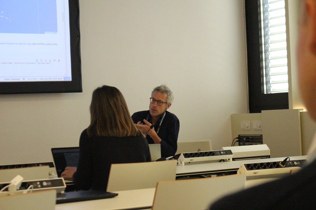 EO_OPEN_SCIENCE's tweet image. Finally, the @NASA-@ESA-@JAXA_en #eodash tutorial at #BiDS23 wraps up with 2 final exercises: a Jupyter Notebook using data from #VEDA (earthdata.nasa.gov/dashboard/) and also on @qgis using data from @JAXA_en&apos;s WMS/WMTS

🌍eodashboard.org