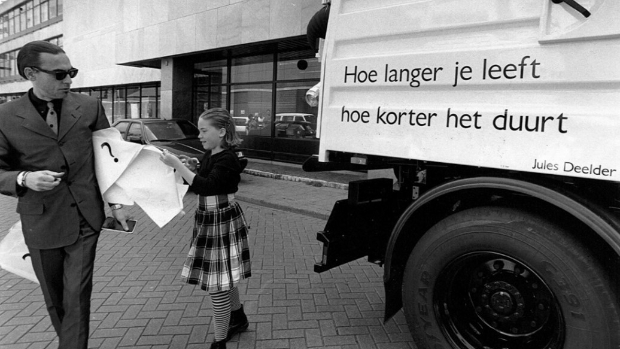 Al 35 jaar staan er dichtregels op onze vuilniswagens, dat wordt gevierd met een dichtwedstrijd voor scholieren -  dehavenloods.nl/l/49981