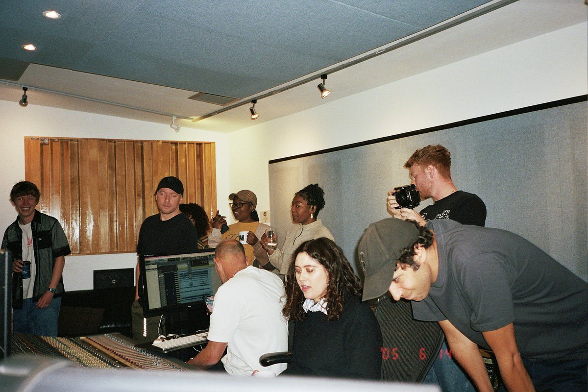 elizalovechild's tweet image. Live at RAK 
Full Album - OUT NOW 
To find out which songs we recorded live listen here &amp;gt;&amp;gt;&amp;gt; elizalovechild.ffm.to/liveatrak