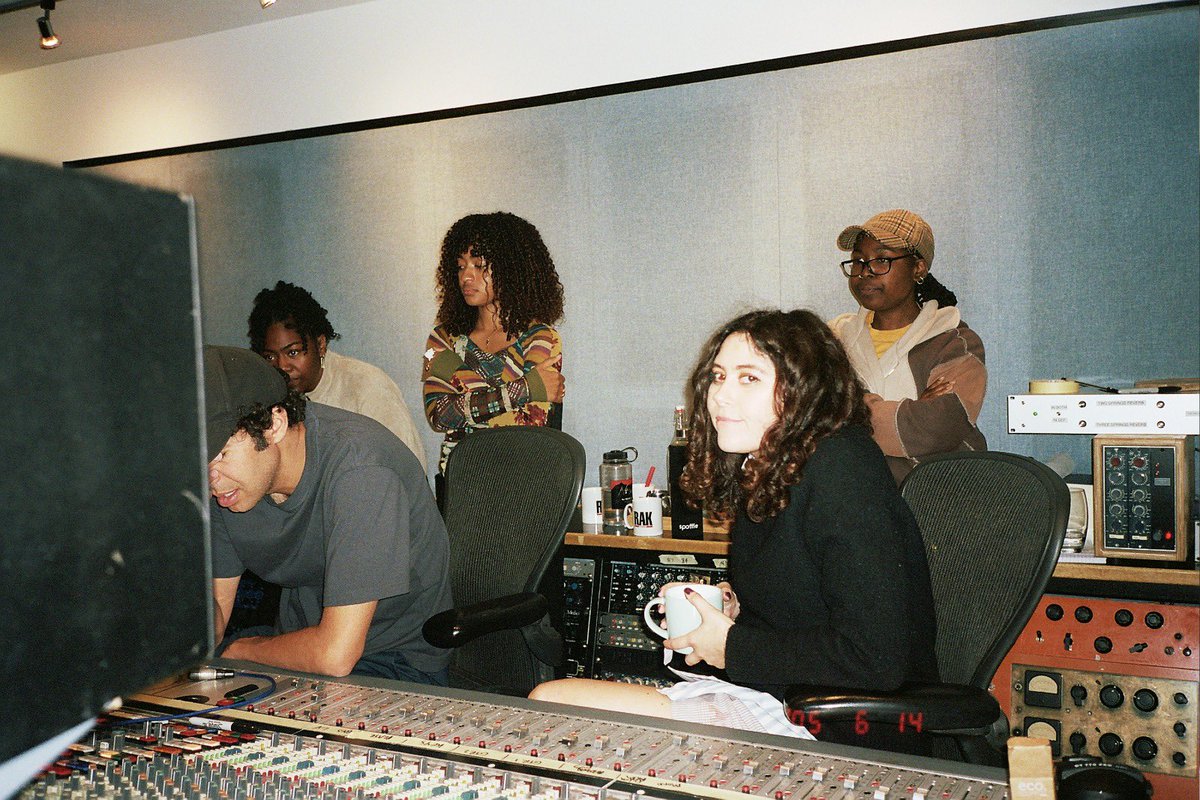 elizalovechild's tweet image. Live at RAK 
Full Album - OUT NOW 
To find out which songs we recorded live listen here &amp;gt;&amp;gt;&amp;gt; elizalovechild.ffm.to/liveatrak