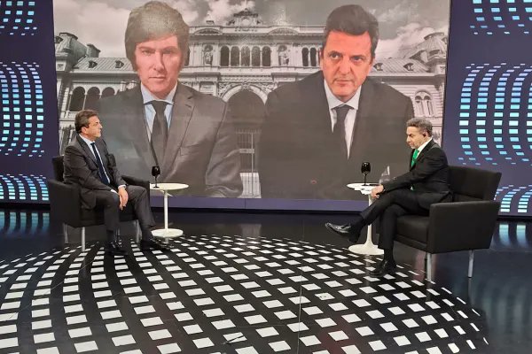 rinconet's tweet photo. -Buenas noches, Luis, gracias por invitarme...
-¡A mí no me amenace! ¡Es imposible que un tipo con tanta violencia pueda gobernar la Argentina! ¡Pare con el autoritarismo cubano de sus amigos de Hamás! ¡Maduro! ¡LA CÁMPORA! ¡NISMAN! ¡SE ROBARON LAS VACUNAS!
-¿Estás bien, Luis? https://t.co/NNqAZbJPJw