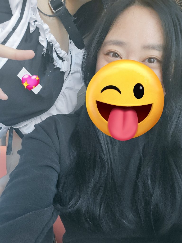 poket336's tweet photo. 덕순쨩이랑 데이트중 메이드 카페 방문..❤️넘 충격적이였고 재미있었땨.. 마지막 잭슨은 덕순쨔응이 일본에서 날위해 사온 선물😚🥰 https://t.co/5k37xpzLVG