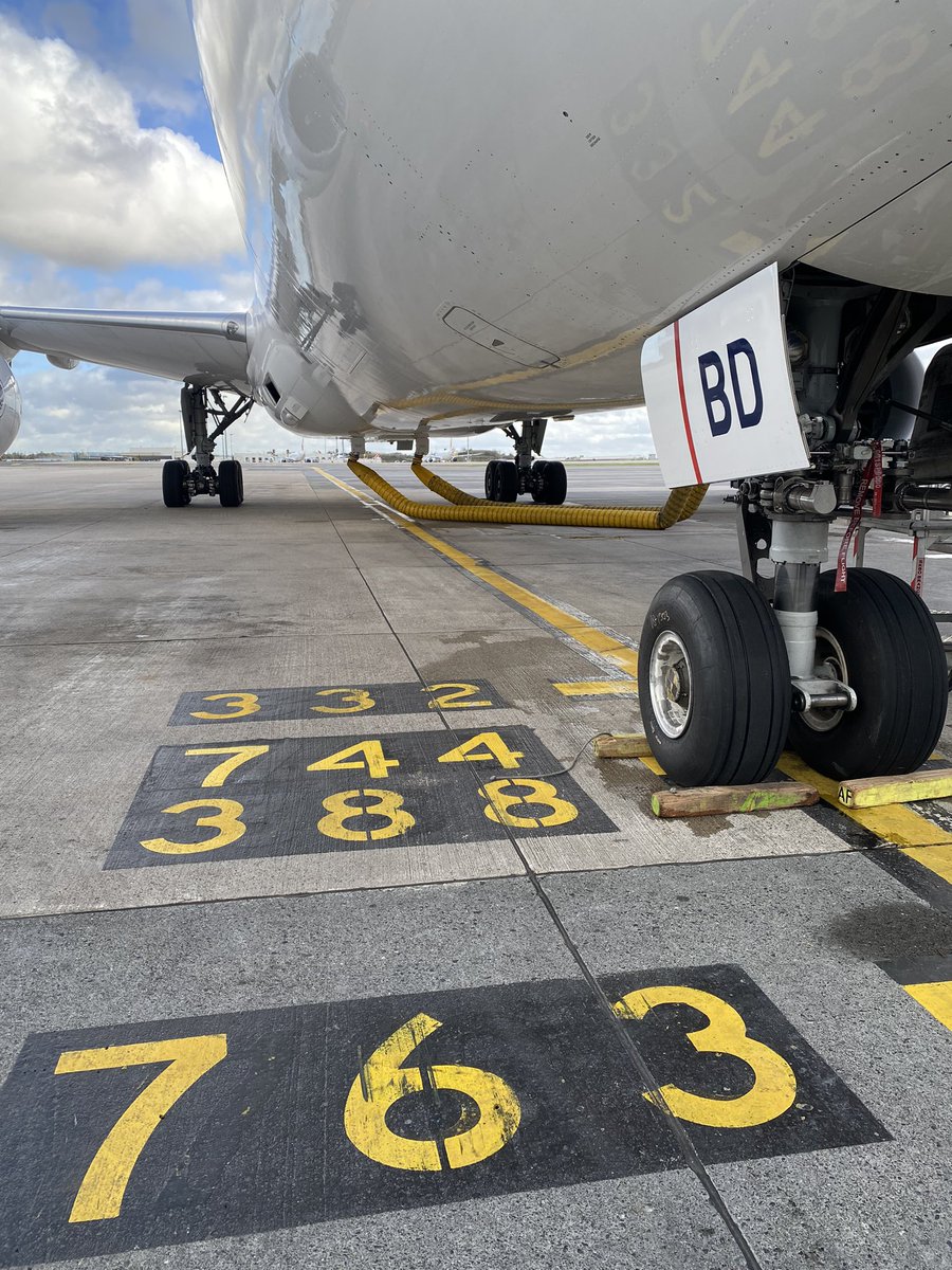 franck_marceau's tweet photo. Un tour complet du cadran 🕰️ pour faire 11.500 km 🌍. Bienvenue à bord du vol #AF182 vers SIN. https://t.co/dx7CsO1b24