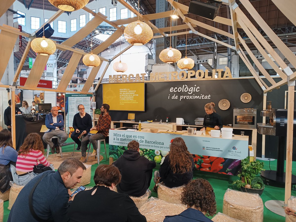 Carles Guirado (@carles_guirado) on Twitter photo 🍝♻️ Avui presentem la Guia per a la prevenció del #malbaratamentalimentari al sector de la #restauració al <a href="/gastronomicfbcn/">Gastronomic Forum Barcelona</a> amb <a href="/llucquintana/">llucquintana</a> <a href="/adaparellada/">Ada Parellada</a> i Lluis Riera de la consultora Saia #MercatMetropolità
📢 Podeu consultar la guia aquí: bit.ly/46Q2rLH 🍝♻️ Avui presentem la Guia per a la prevenció del #malbaratamentalimentari al sector de la #restauració al <a href="/gastronomicfbcn/">Gastronomic Forum Barcelona</a> amb <a href="/llucquintana/">llucquintana</a> <a href="/adaparellada/">Ada Parellada</a> i Lluis Riera de la consultora Saia #MercatMetropolità
📢 Podeu consultar la guia aquí: bit.ly/46Q2rLH