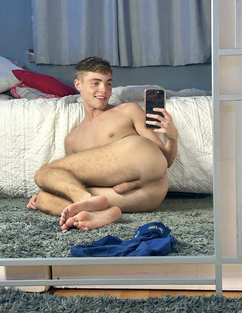 hornyglasgboy's tweet photo. RT if you’d fuck me https://t.co/5mxkeVZEwa