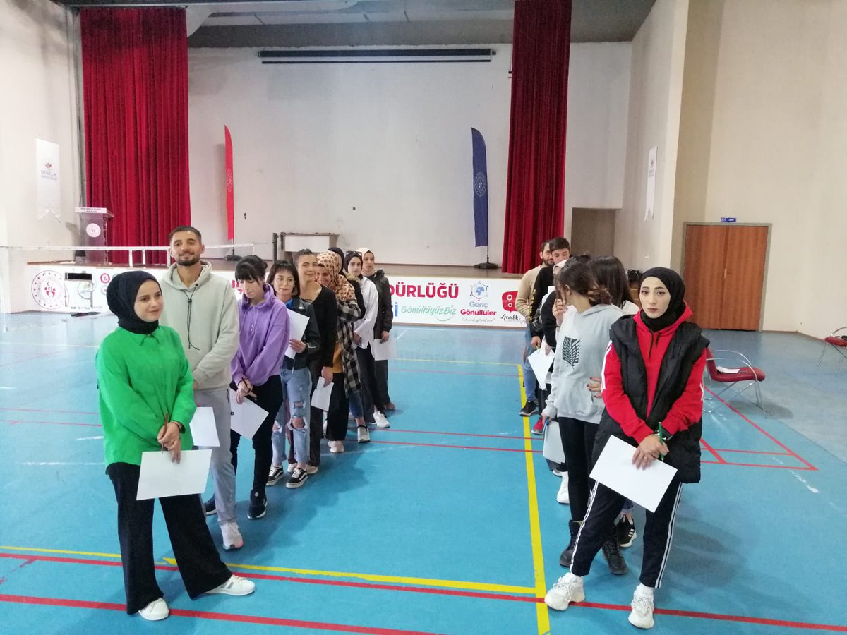 IgdirGM's tweet photo. Eğitmenimiz Rahman  DERYA, bugün Sağlıklı Yaşam Ve Spor Atölyesi kapsamında Acil Durum ve Afet Timinde yer alan gençlerimize Afet  ve Acil Durum Farkındalık  Eğitimi  verildi.🦺🚑🚨🏥🚓

#AcilDurumveAfetTimi
#SağlıklıYaşamveSporAtölyesi https://t.co/593BBqaDuI