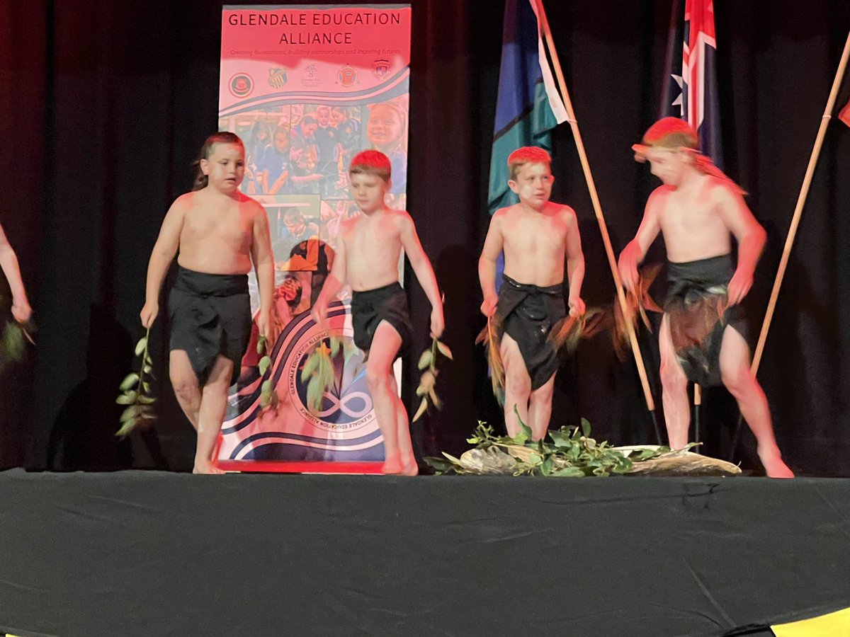 Proud! EVPS students on stage representing at the inaugural Killi Biin Biin Awards - recognising Aboriginal students and community members with Kumaridha AECG and Glendale Education Alliance. 
#evistheplacetobe