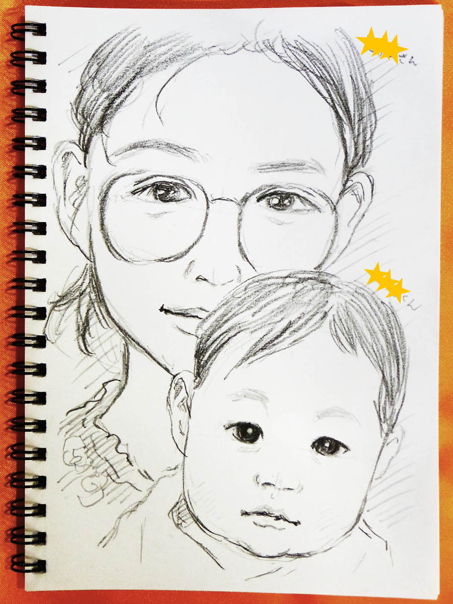 10月1日の「サギヌマワンダーランド」でお描きした似顔絵をアップ!✍️😊
母子像～✨
お母さんの優しく穏やかな表情と、お子ちゃまの円らな瞳を鉛筆で描写させていただきました!
やっぱり対面似顔絵は楽しいです♪♪
#似顔絵 #鉛筆画 #宮前区 
