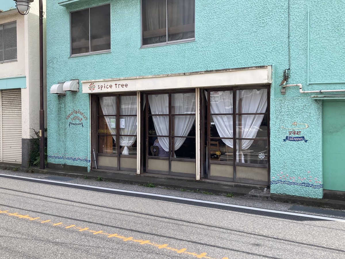 2323233232's tweet photo. カレー記録・鎌倉旅3-⑥

スパイス・ツリー
バターチキン　　　1410円
マンゴーラッシー　500円
JR横須賀線　　　逗子駅

ランチは逗子まで移動してカレー🍛
人気店だけあって結構な行列😅

ただ見ただけで美味しいに分かるやつなので並ぶ価値有り🐜
＃カレー　＃spicetree https://t.co/M51PPA2h9m