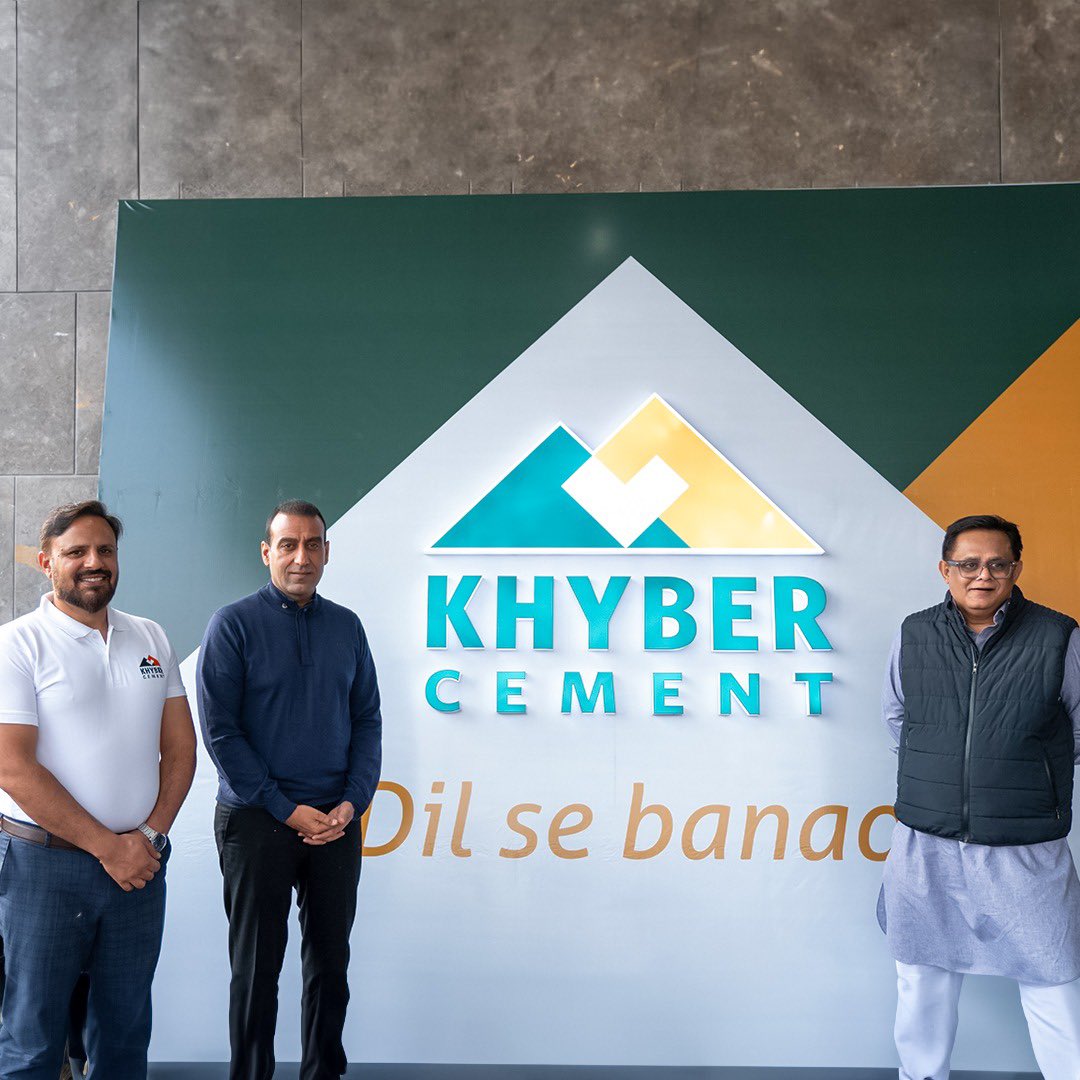 utramboo's tweet photo. In our recent Khyber Cement dealer meet, I addressed our commitment to delivering high product quality and, more significantly, our aim to leave a lasting impact on the community we proudly serve.

#Khyber #KhyberCement #DealerMeet #DilSeBanao #Kashmir https://t.co/YYNlh2XQLU