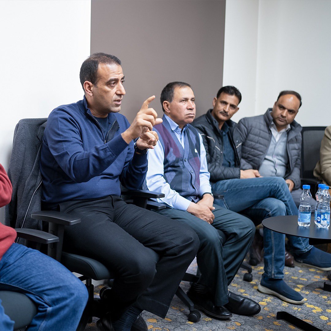 utramboo's tweet photo. In our recent Khyber Cement dealer meet, I addressed our commitment to delivering high product quality and, more significantly, our aim to leave a lasting impact on the community we proudly serve.

#Khyber #KhyberCement #DealerMeet #DilSeBanao #Kashmir https://t.co/YYNlh2XQLU