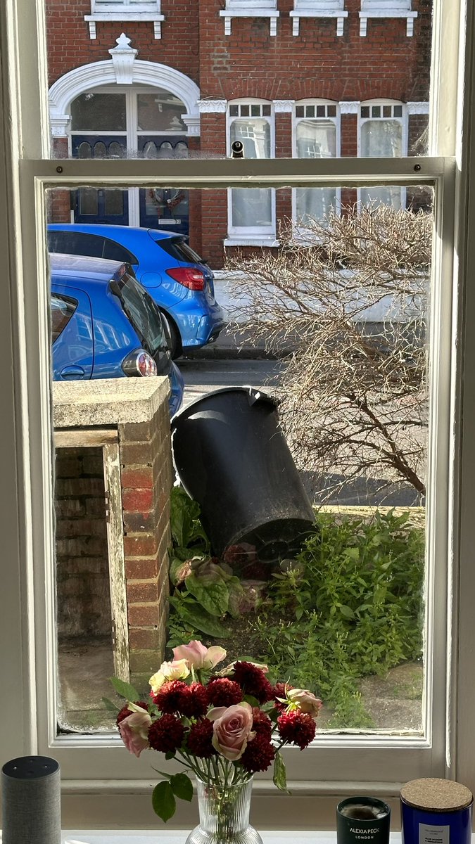 cvzrd's tweet photo. @WBC_Help have a word with your refuse collectors please do they really think this is where my bin lives? https://t.co/7d5X1k8A6u