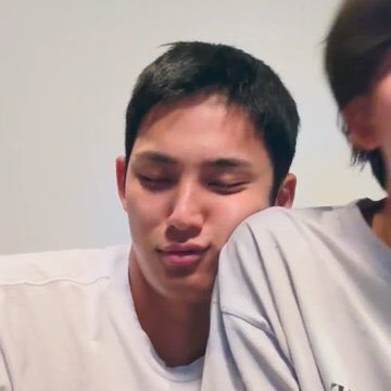 gyugigglesz's tweet photo. https://t.co/hvRo6sX04O