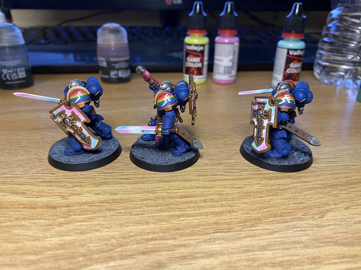 Doctoradventur's tweet photo. Finished painting the first three of my bladeguard veterans for my Rainbow Warriors #WarhammerCommunity #warhammer40k https://t.co/F6g6BW4aEI