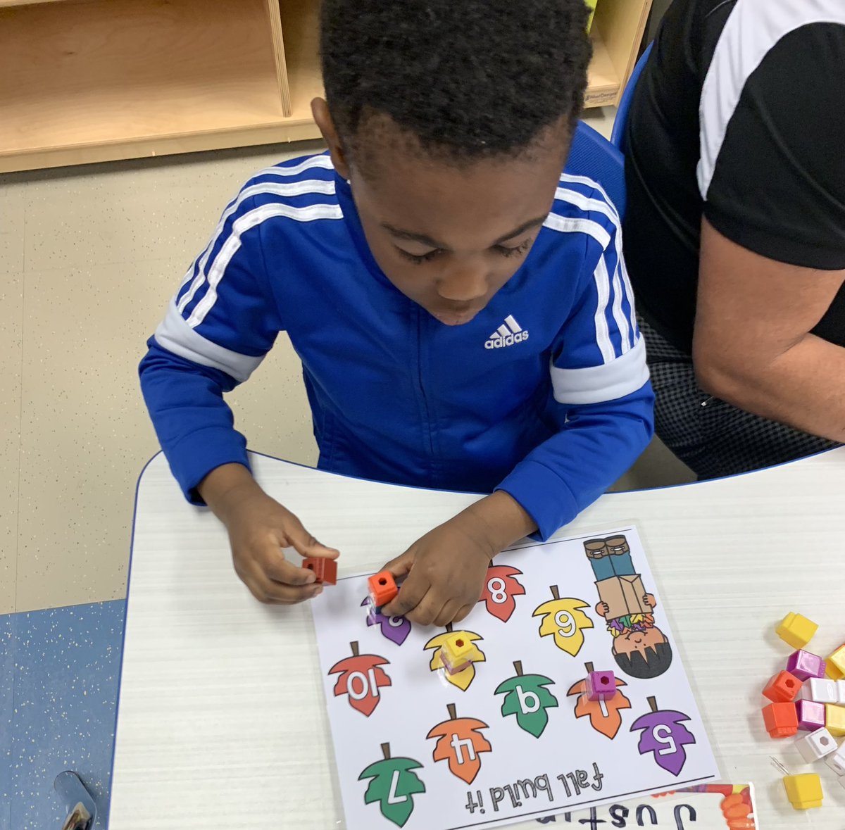 MrsMonaghan2023's tweet image. Working hard during stations 🤩 #healthyme #fallcountingmat #numberwriting @CliftonECS