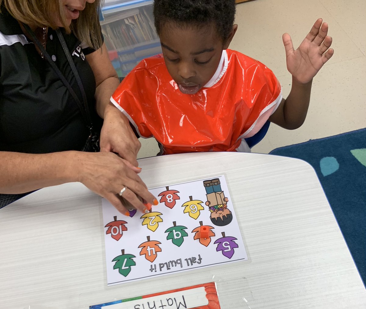 MrsMonaghan2023's tweet image. Working hard during stations 🤩 #healthyme #fallcountingmat #numberwriting @CliftonECS