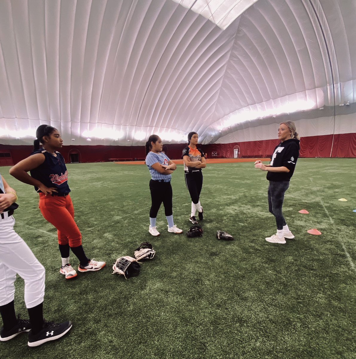 ValerieJisa's tweet photo. Enjoyed an awesome afternoon and workout yesterday at the #WindyCity Prospect Showcase. @FriarSoftball led the speed and agility station 🏃🏽‍♀️💪🏽🥎 #FriarPride @marybarganski #FutureFriars #studentathletes https://t.co/rsDT7rIdiS