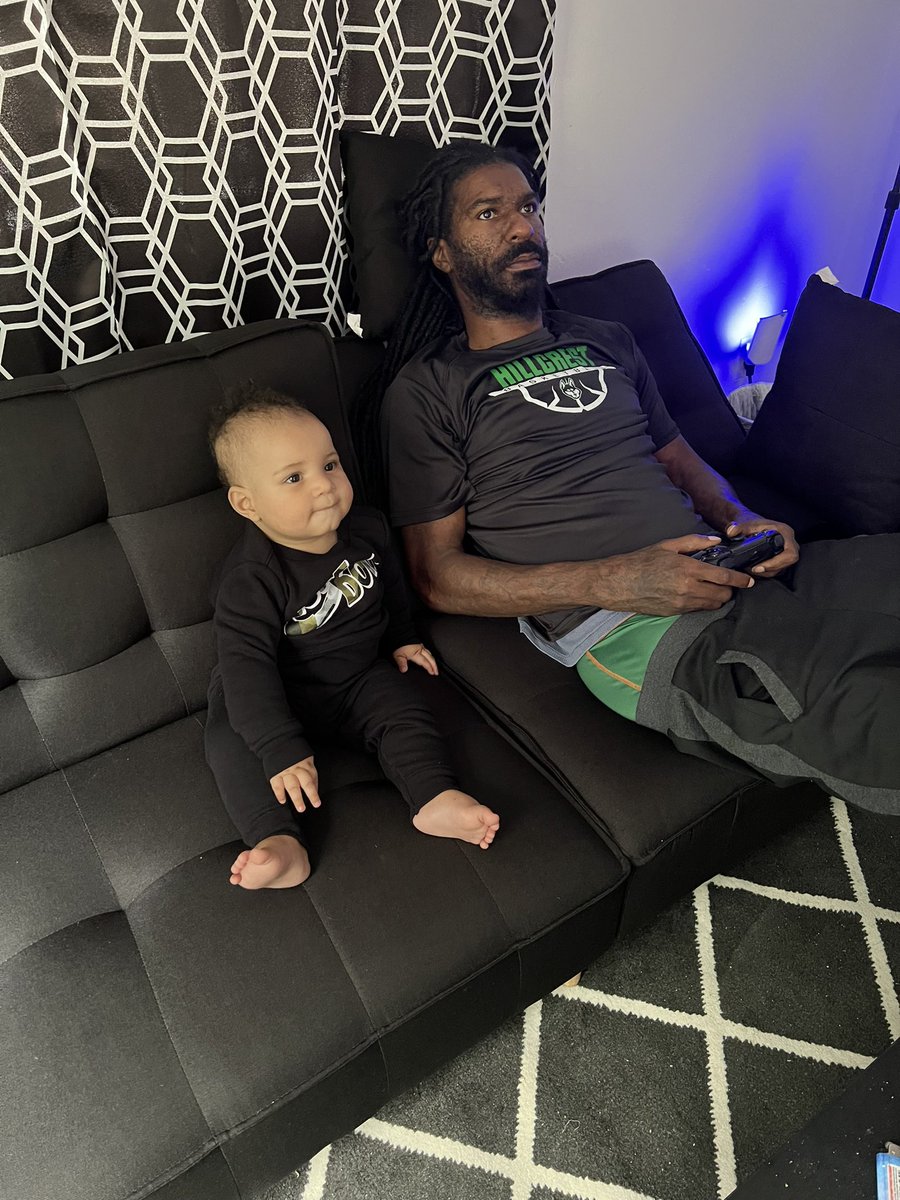 wattchamberlin's tweet photo. @MissSassbox My lil man loves spending time with me like this already. 💙💙💙 https://t.co/evIsRMTIoV