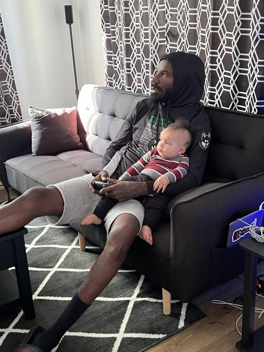 wattchamberlin's tweet photo. @MissSassbox My lil man loves spending time with me like this already. 💙💙💙 https://t.co/evIsRMTIoV