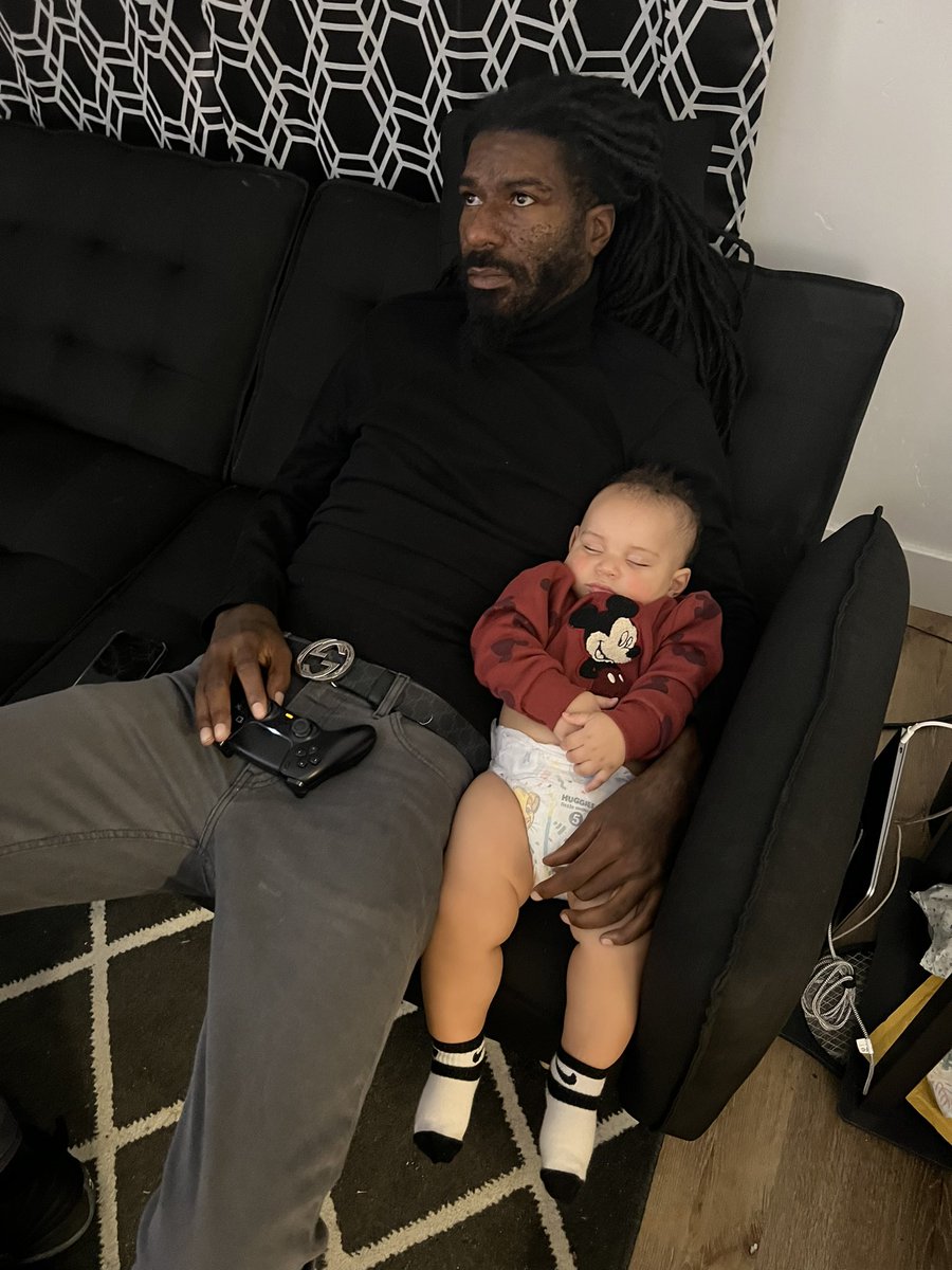 wattchamberlin's tweet photo. @MissSassbox My lil man loves spending time with me like this already. 💙💙💙 https://t.co/evIsRMTIoV