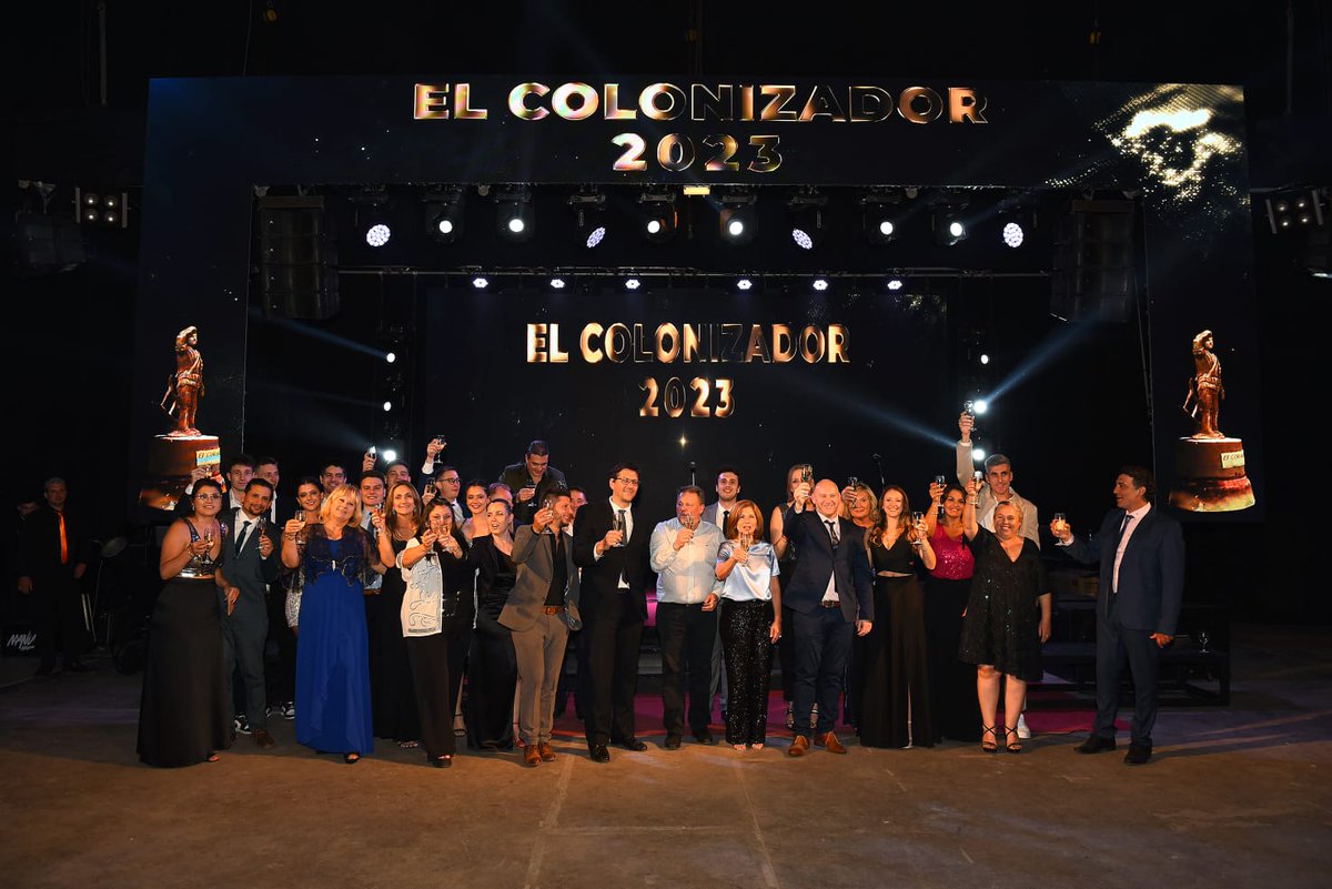 gbisang's tweet photo. Todo el sector productivo de Esperanza y la región representado por los + de 150 galardonados en una noche mágica. Felicitaciones a toda la comisión de comercio de @CICAEEsperanza y a su personal por una organización impecable. https://t.co/gZ62wVDqc0