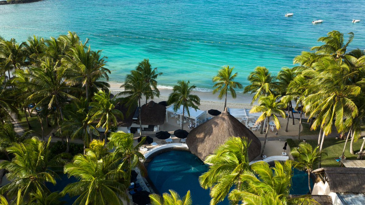 constancehotels's tweet photo. At #ConstanceBelleMarePlage, our pools are as inviting as the #IndianOcean.🌴

#getaway #booknow https://t.co/ewd9v0NGNB
