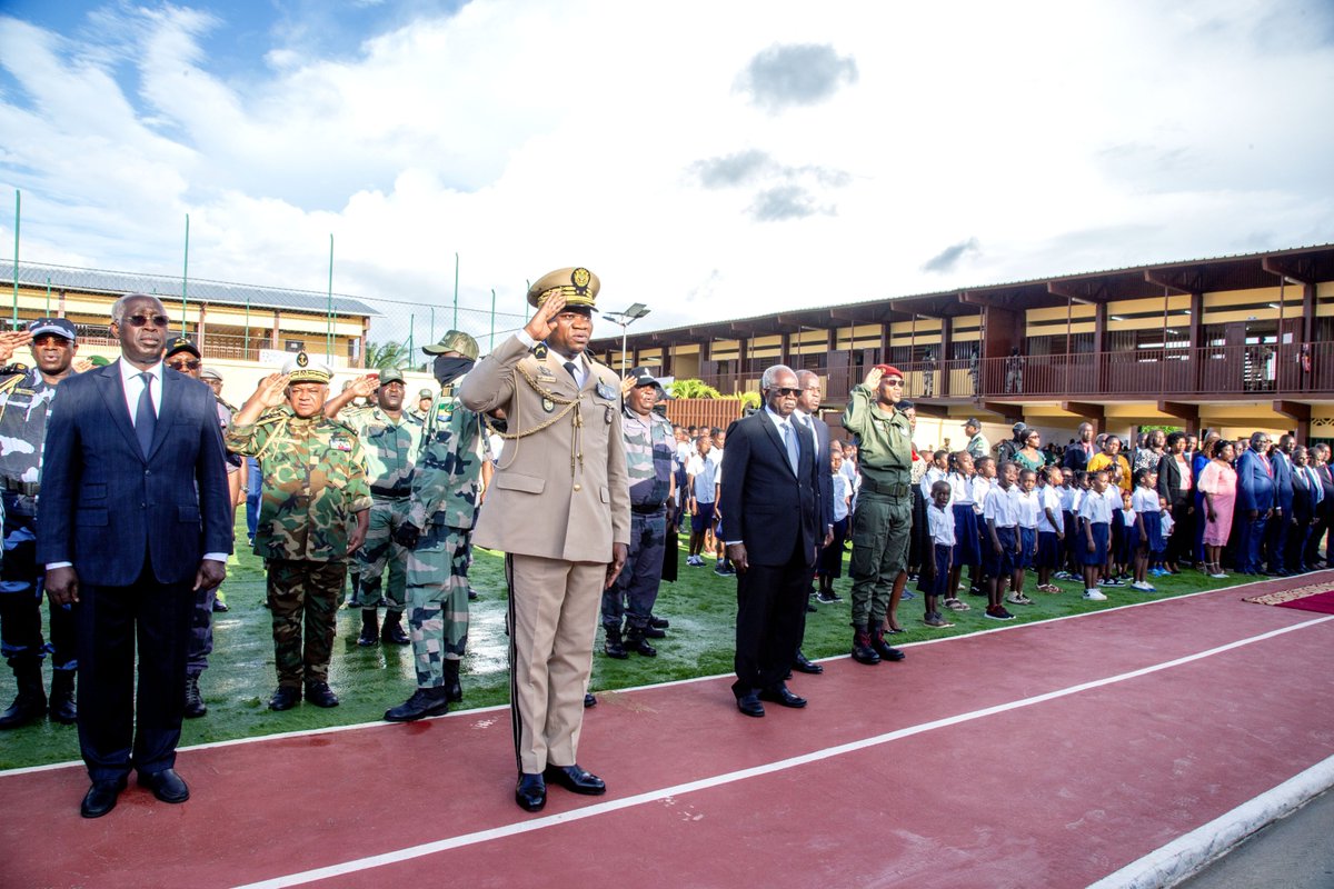 Le Président <a href="/oliguinguema/">Brice Clotaire Oligui Nguema</a>  a inauguré ce 06/11/23 le Complexe scolaire du Bas de Gué-Gué. Les bâtiments abritant les cycles pré-primaire et primaire ont fait l’objet de travaux de rénovation. Tandis qu’un collège d’enseignement secondaire a été entièrement construit en 11 mois.