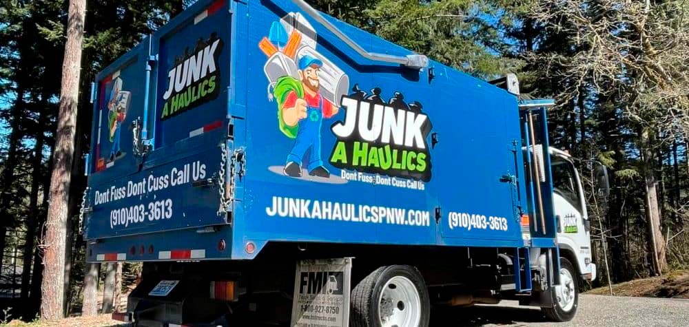 JunkahaulicsNC's tweet image. Why wait for a new year to declutter your life? Let's start today and make every day feel fresh and clean. 📅 #StartToday #CleanEveryDay