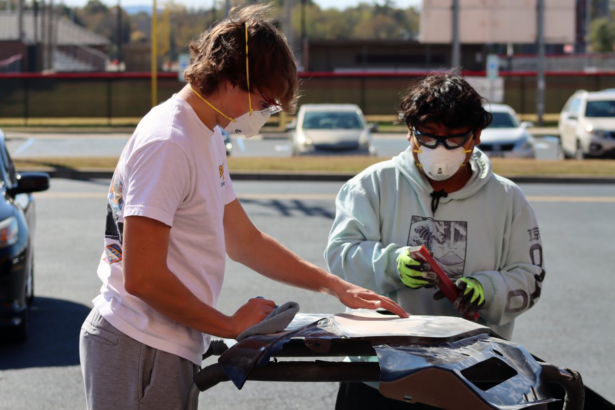 ‘We actually get to learn a skill’

#RCSCareerReady: Stewarts Creek students learning automotive collision repair

October 31, 2023

By BARTON HENLEY
Rutherford County Schools

Continue reading:
rcschools.net/apps/news/arti…