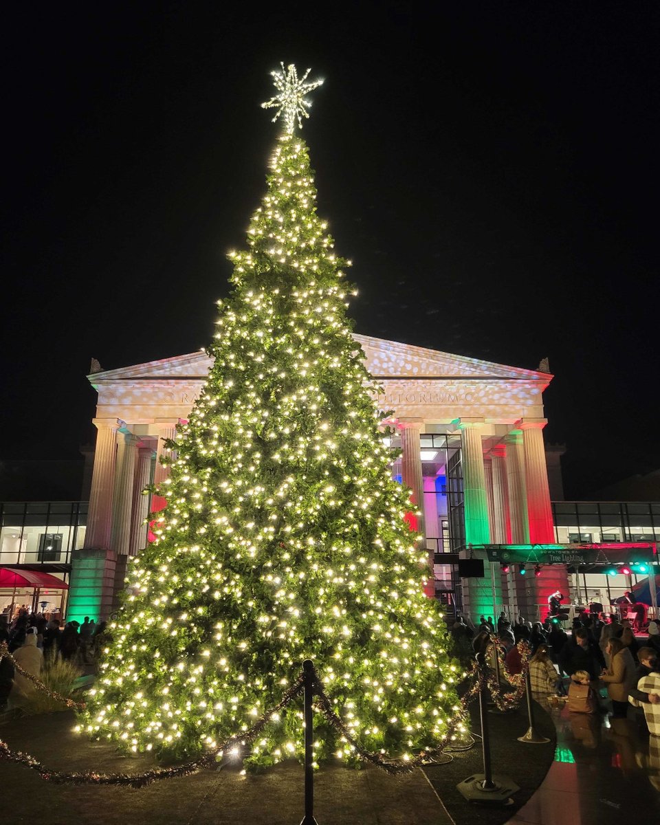 MooreSqMarkets's tweet photo. CALL FOR VENDORS 🎄 DRA is hosting a vendor market during the Raleigh Tree Lighting November 17. 

We are accepting applications for arts, jewelry, home décor, food, beverage, pet supplies, and more – focusing on holiday gifting. 

Apply before Nov. 13 👇 
https://t.co/d4IxUEGWFw https://t.co/SDxP4ilZRS