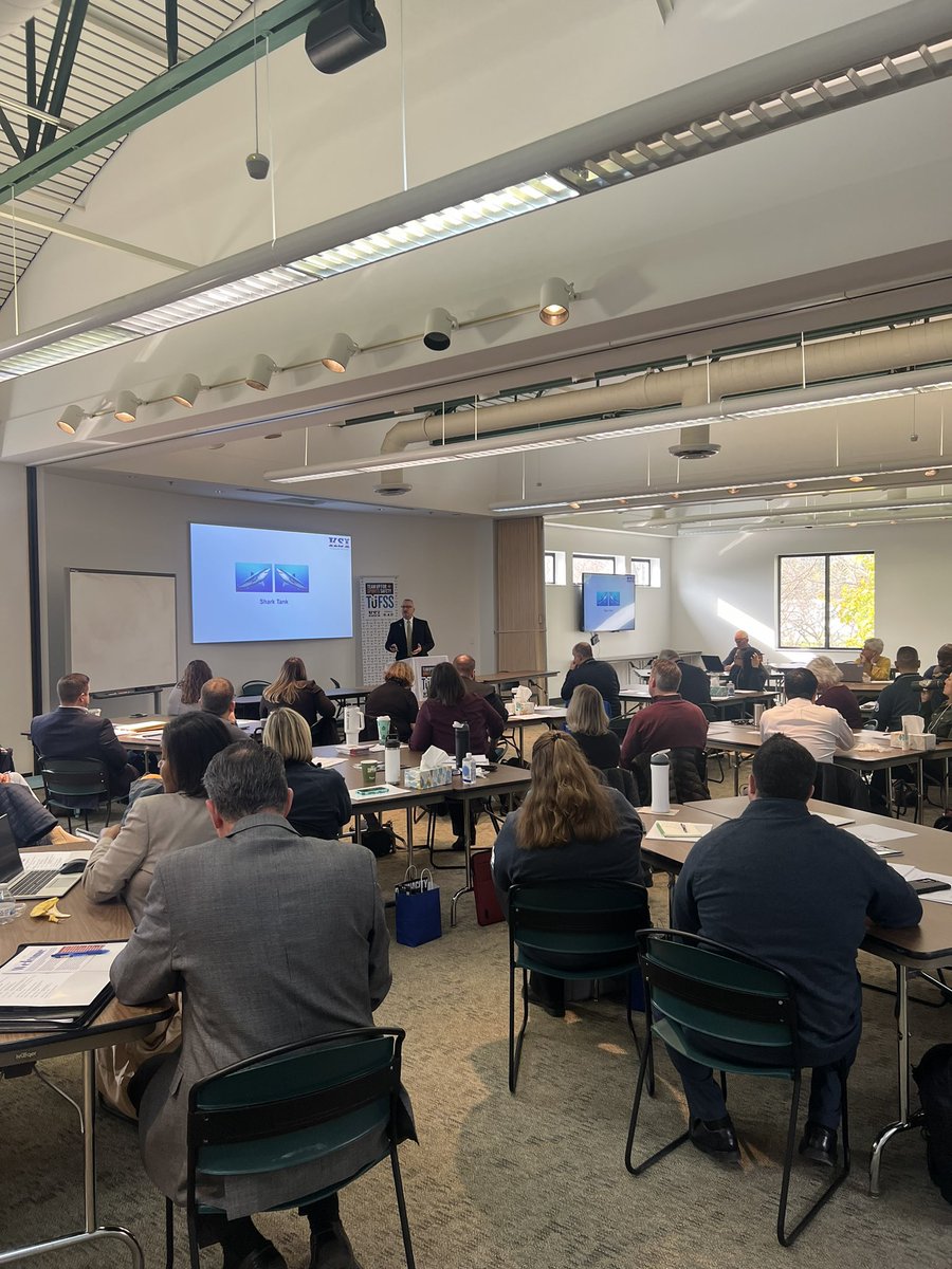 Full house for Michigan TUFSS  meeting with <a href="/K_S_Institute/">Korey Stringer Institute</a> and <a href="/NATA1950/">NATA</a> to talk all things #athletesafety <a href="/njatc5/">David Csillan</a> presenting now. Lots of amazing <a href="/MichATSociety/">Michigan AT Society</a> members here. Thanks for hosting <a href="/MHSAA/">MHSAA</a>!