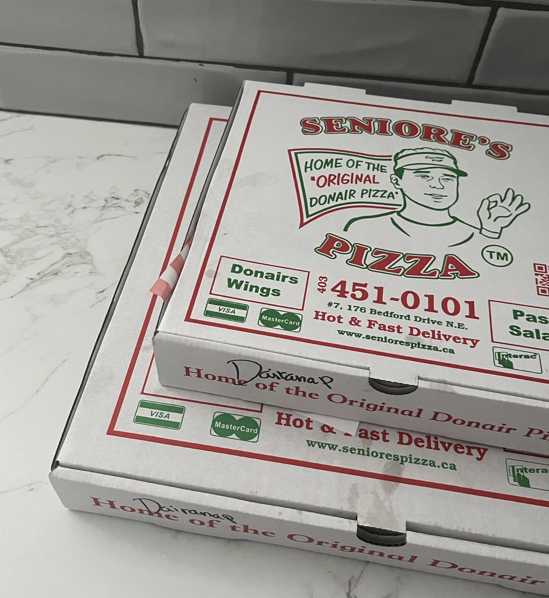 giolisis's tweet photo. Te amo mucho donair pizza. 

#seniorespizzacalgary #donairpizza https://t.co/JBm5NbfN9V
