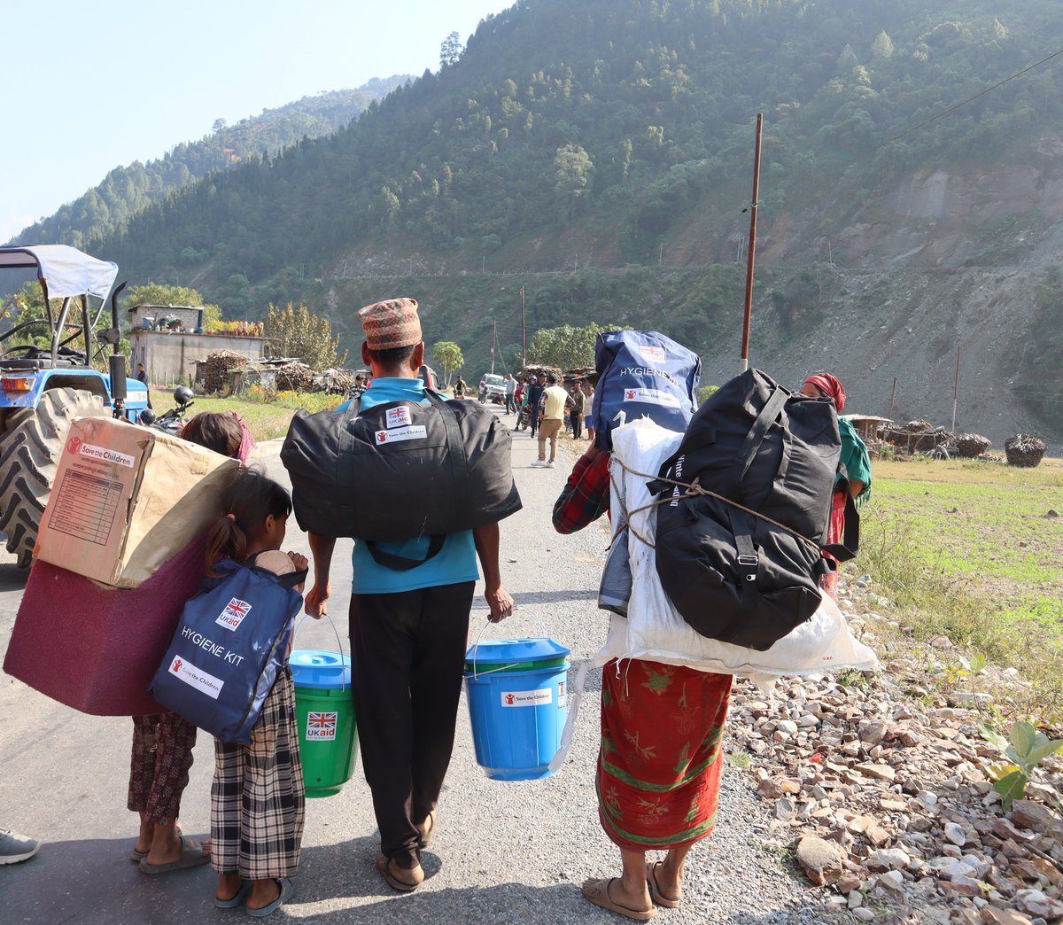 SC_Nepal's tweet photo. Each family received Shelter Kits, Blankets, Baby Packs, Winterization Kits, Hygiene Kits, and Kitchen Utensils, ensuring immediate assistance and support. #SaveResponds https://t.co/3RYfKoRIxA