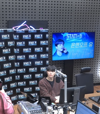 enterthastage's tweet image. ミンギュン君が副機長で幸せそうなので今後も一緒にやってというヒョジン君。最後はラジオDJがやりたいジェヨン君の副機長も見てみたいと🦌
今日の退勤は全員でslickback challengeすると😮
あっという間に終わっちゃったー 유機長・민균副機長お疲れ様でした✈ #유 #U #온앤오프 #ONF #스테이션제트