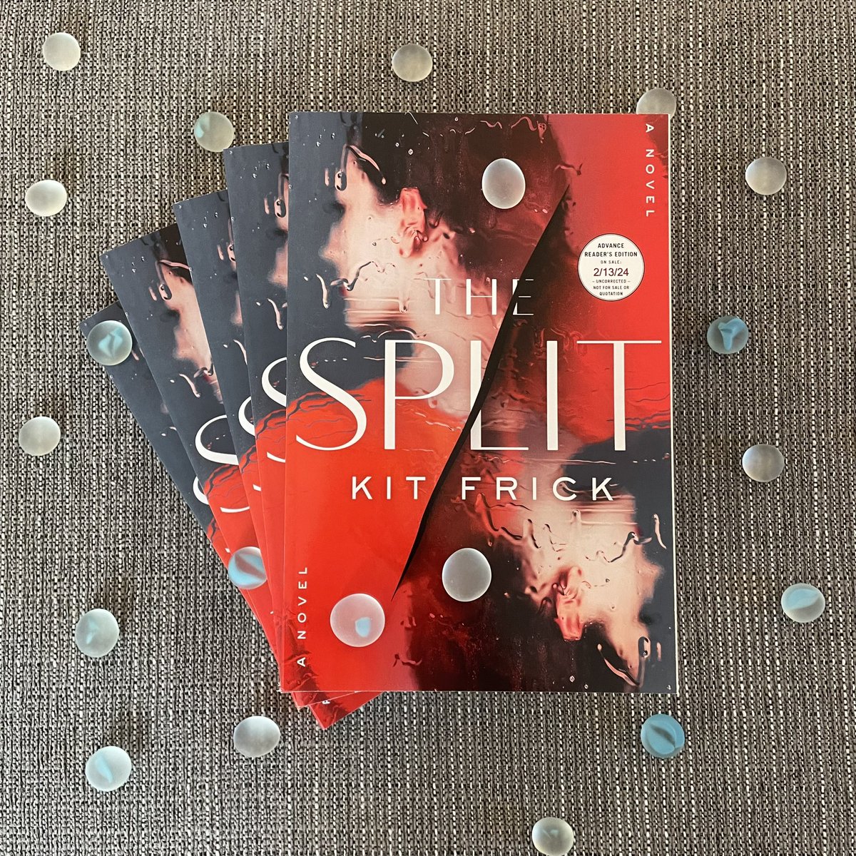 Psst I’m giving away 5 signed/personalized ARCs of ⚡️THE SPLIT⚡️ over on Instagram! 📚🍀 instagram.com/p/CzT4L0NLXHT/…