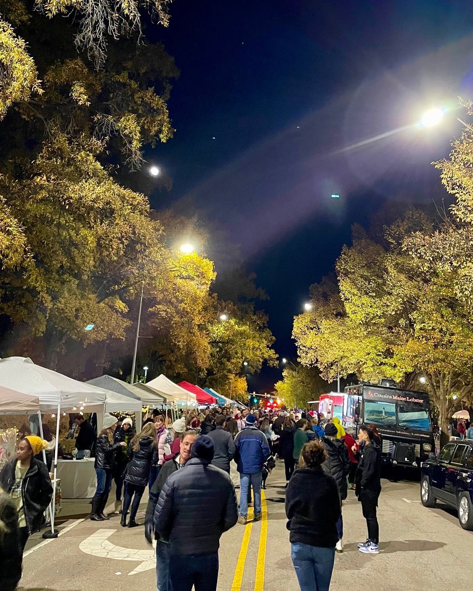 MooreSqMarkets's tweet photo. CALL FOR VENDORS 🎄 DRA is hosting a vendor market during the Raleigh Tree Lighting November 17. 

We are accepting applications for arts, jewelry, home décor, food, beverage, pet supplies, and more – focusing on holiday gifting. 

Apply before Nov. 13 👇 
https://t.co/d4IxUEGWFw https://t.co/SDxP4ilZRS