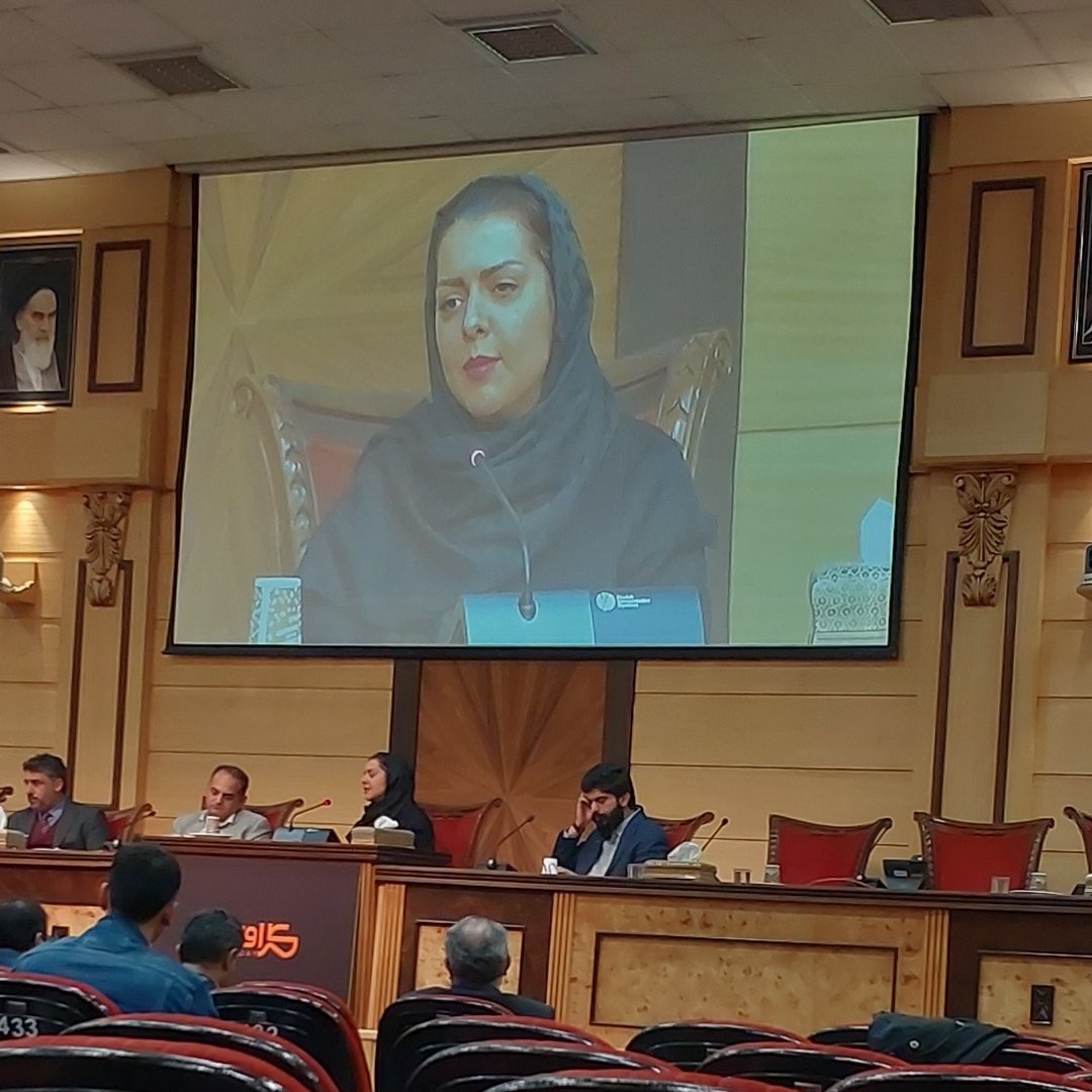 MiladZarei_ir's tweet image. رویداد گراف دی؛
 سخنرانی بهاره شریفیون مدیر عامل بیمه دات کام : روابط عمومی نباید ابزار باشد ولی تبدیل به ابزار شده است.

حس میکنم علیرغم اینکه سعی داشت خوب صحبت کنه ولی آماده نبود.
@bimehdotcom
@grafday1
#grafday #graphday #pr
#روابط_عمومی #روابطعمومی #گرافدی #گراف_دی