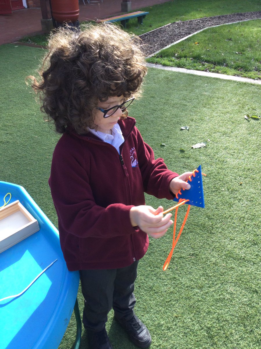 ThamesideSch's tweet photo. Today, year 1 learnt how to sew using threading shapes and by practising their running stitch. It was fun to learn a new skill! #eaglestps #hawkstps https://t.co/b5fqC5EsHi