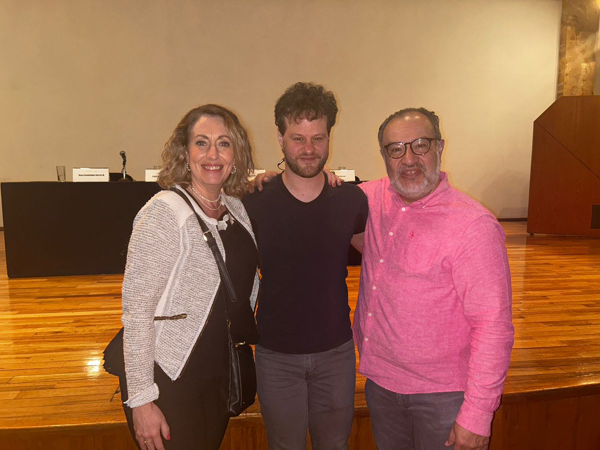 Hugo Roca Joglar (@hugorocajoglar) on Twitter photo Entre mi obra y la industria editorial existe un abismo de cosas que no entiendo y me lastiman.
Ser parte de <a href="/PageAgencia/">PaGe Agencia</a> es un alivio hermoso. Tienen el don de habitar poéticas en las que creen y vincularlas con su sello ideal.
Ayer, en Bellas Artes :) Entre mi obra y la industria editorial existe un abismo de cosas que no entiendo y me lastiman.
Ser parte de <a href="/PageAgencia/">PaGe Agencia</a> es un alivio hermoso. Tienen el don de habitar poéticas en las que creen y vincularlas con su sello ideal.
Ayer, en Bellas Artes :)