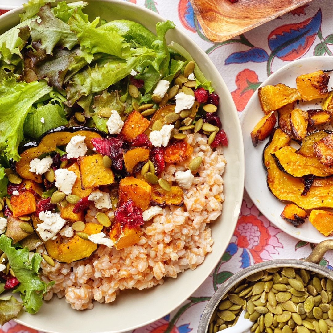 LittleLeafFarms's tweet photo. Add a burst of flavor to your holiday table with @DomestiKateBlog's Squash and Farro Salad featuring a mouthwatering Maple Mustard Vinaigrette. 🍁 

Get the recipe here: https://t.co/ekgemB6Hfq https://t.co/1RgA24kAgw