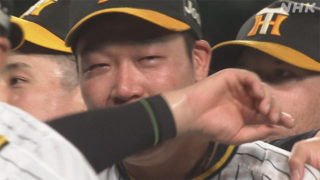 touchup1954's tweet photo. 大山悠輔内野手の言葉

阪神の4番としての自覚

凡打であっても必ず
一塁までは全力疾走
ベンチに帰る際
決して凹んだ顔をしないと

岡田監督からは
疲れるからやめるよう
諭されたことも
それでも彼はやめなかった

野球ができていることが
当たり前じゃないという
気持ちを持ちながら
やっていると… https://t.co/w4ChDvneUH