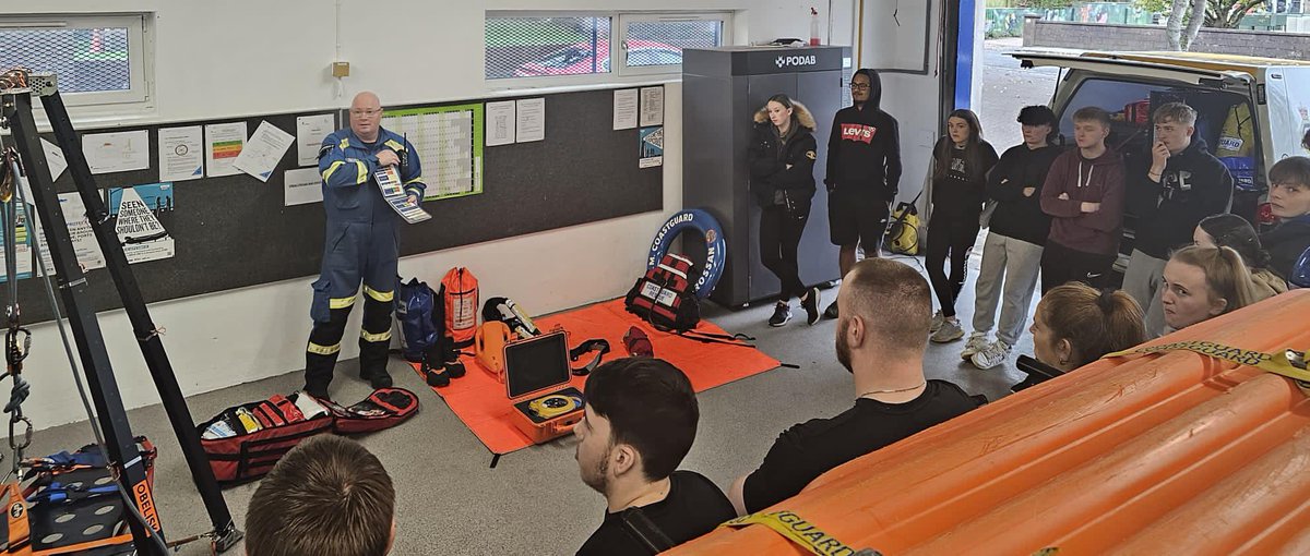ArdrossanCRT's tweet image. The team recently welcomed students and staff from @AyrshireColl's Uniformed Services Course to learn more about the roles, responsibilities and capabilities of @HMCoastguard and the multi-agency world of emergency response #999Coastguard #Team999