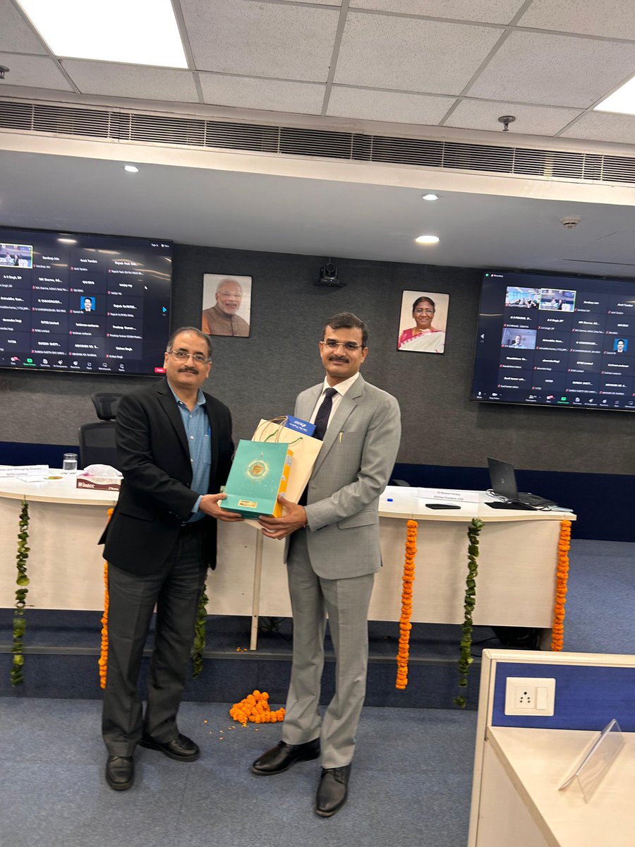 RanjeetPandeyCS's tweet photo. Conducted Training program on Compliance Management of Listed Companies for officials of Rites Limited. Covered finer nuances of RPT, LODR, PIT Regulations, compliances of listed subsidiaries…

Amazing deliberations &amp; Q&amp;A session with senior management.

Thank You @icsi_cs https://t.co/DXGEqsHRGi