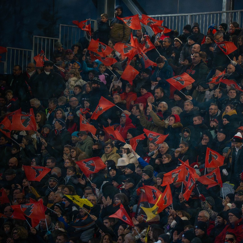 OyonnaxRugby's tweet photo. 📸 𝗟𝗘𝗦 𝗣𝗛𝗢𝗧𝗢𝗦 𝗗𝗨 𝗣𝗨𝗕𝗟𝗜𝗖 I #TOP14 #OYOSR #TOUSOYOMEN&amp;nbsp;

👏🏻 Merci aux 𝟭𝟬 𝟲𝟯𝟭 𝙨𝙥𝙚𝙘𝙩𝙖𝙩𝙚𝙪𝙧𝙨 qui étaient présents au 𝘀𝘁𝗮𝗱𝗲 𝗖𝗵𝗮𝗿𝗹𝗲𝘀-𝗠𝗮𝘁𝗵𝗼𝗻 pour ce match face au @staderochelais ⤵