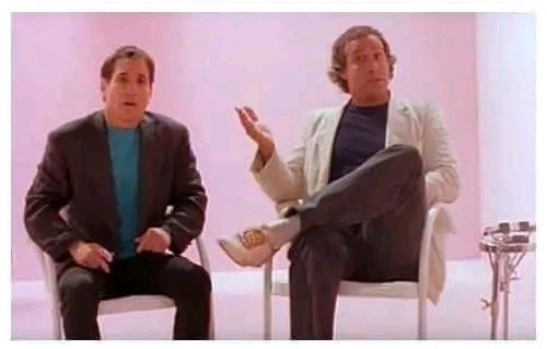 IRT_DELTA's tweet image. Kom ik er net achter dat de linkse de zanger was en niet de rechter Na al die jaren Zou nu eigenlijk daar met een vertrouwenspersoon over willen praten #PaulSimon #ChevyChase