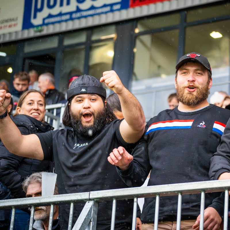 OyonnaxRugby's tweet photo. 📸 𝗟𝗘𝗦 𝗣𝗛𝗢𝗧𝗢𝗦 𝗗𝗨 𝗣𝗨𝗕𝗟𝗜𝗖 I #TOP14 #OYOSR #TOUSOYOMEN&amp;nbsp;

👏🏻 Merci aux 𝟭𝟬 𝟲𝟯𝟭 𝙨𝙥𝙚𝙘𝙩𝙖𝙩𝙚𝙪𝙧𝙨 qui étaient présents au 𝘀𝘁𝗮𝗱𝗲 𝗖𝗵𝗮𝗿𝗹𝗲𝘀-𝗠𝗮𝘁𝗵𝗼𝗻 pour ce match face au @staderochelais ⤵
