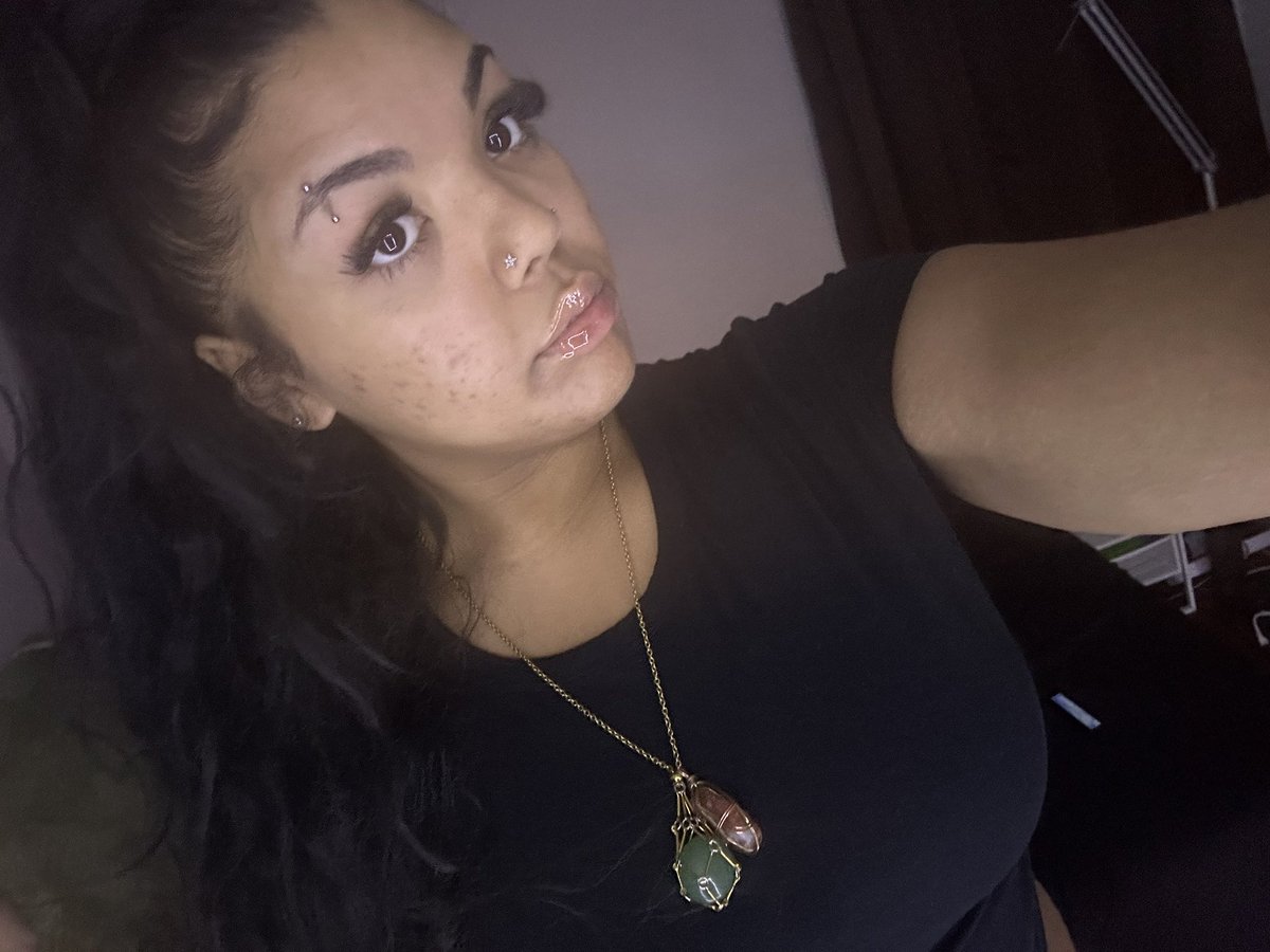 WaterbenderLiv's tweet photo. i’m finna just start dumping here like my finsta, y’all deserve to see it too 💋 https://t.co/MZr5QbQ4Na
