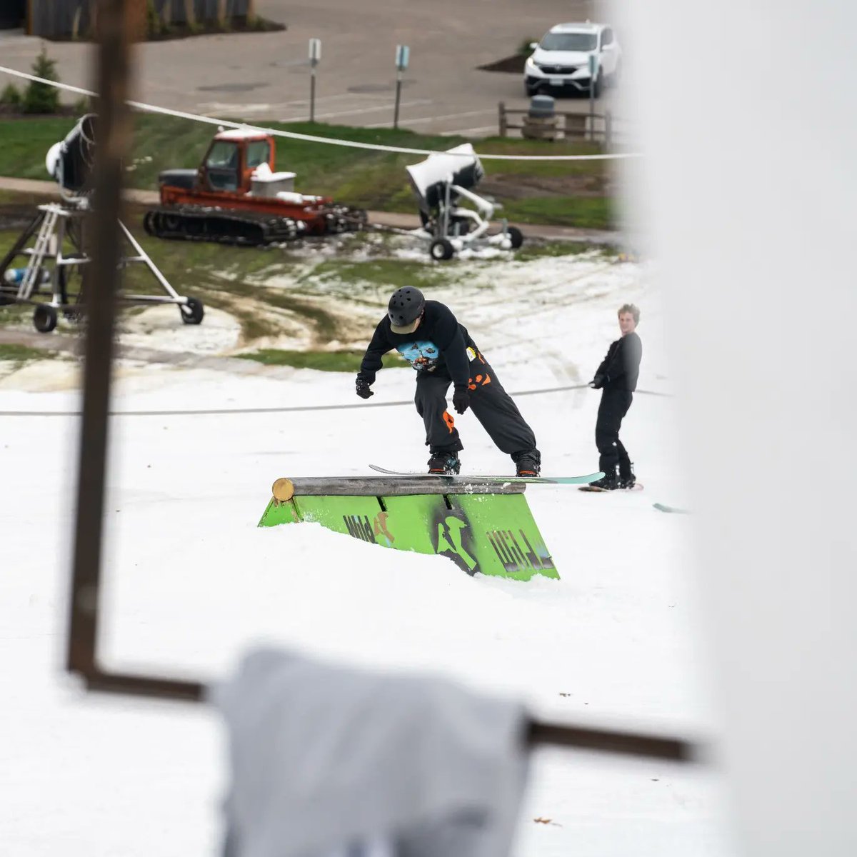 skiwildmtn's tweet photo. Yeah... It's 50 degrees and we are open. #fastgrass https://t.co/eWiyTuvM5E